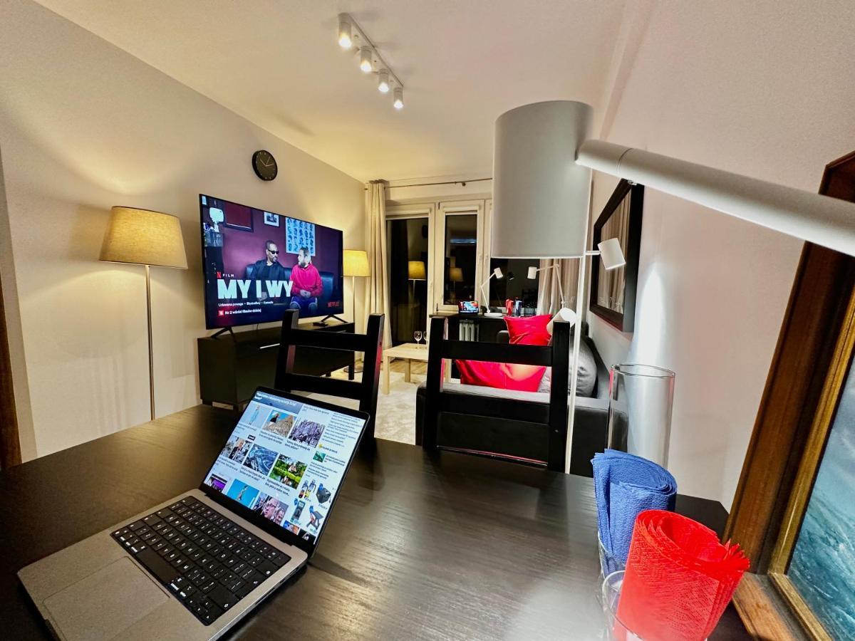 Decor 3 Metro Fast Wifi 1Gbs 80'Tv Hbo Disney Appletv Warsawa Bagian luar foto